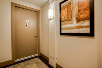 900 Warren Ave N in Seattle, WA - Building Photo - Building Photo
