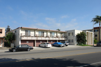 Nassau in Oxnard, CA - Building Photo - Building Photo