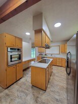 305 N Quincy Pl in Kennewick, WA - Building Photo