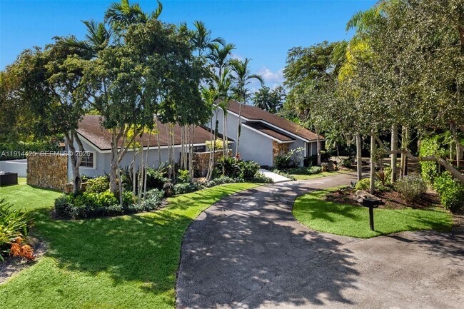 10645 SW 89th Ct in Miami, FL - Building Photo - Building Photo