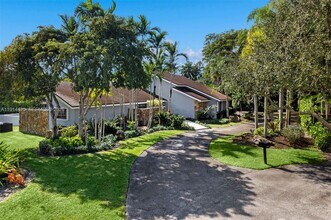 10645 SW 89th Ct in Miami, FL - Building Photo - Building Photo