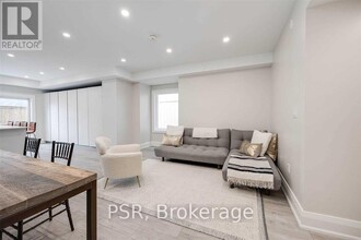 207-207 Perth Ave in Toronto, ON - Building Photo - Building Photo