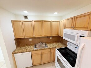 640 NW 13th St in Boca Raton, FL - Building Photo - Building Photo