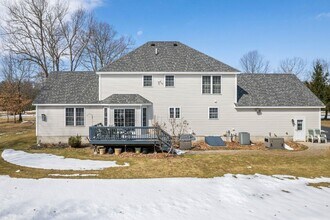 20 Ordway Ln in Kingston, NH - Foto de edificio - Building Photo