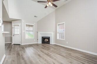 1390 Bayberry Hill Dr, Unit #4 in Cordova, TN - Foto de edificio - Building Photo