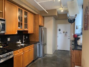 453 Washington St, Unit 8D in Boston, MA - Foto de edificio - Building Photo