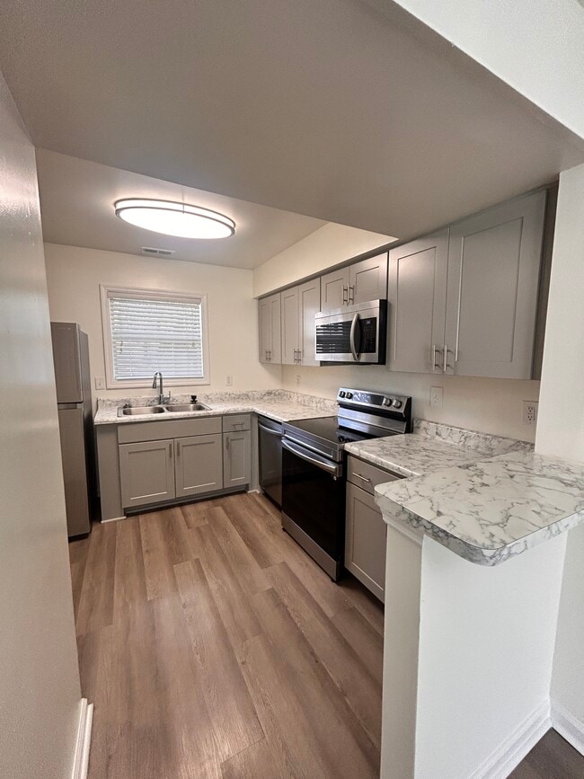 property at 1121 Fords Pointe Cir