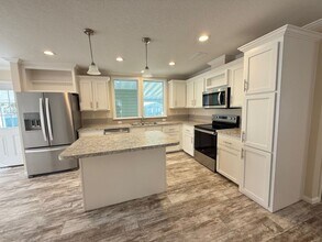 4 Tahitian Dr in Ellenton, FL - Building Photo - Building Photo