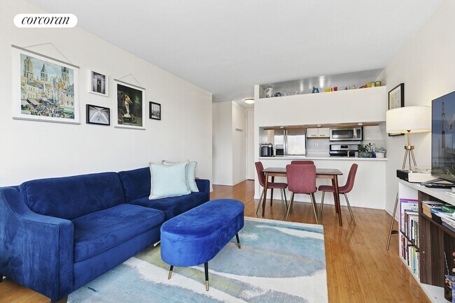 350 W 50th St in New York, NY - Building Photo - Building Photo