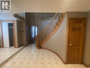 38 11th Rd E in Hamilton, ON - Building Photo - Building Photo