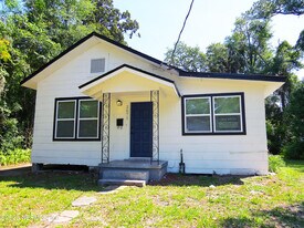 2071 Southampton Rd in Jacksonville, FL - Building Photo
