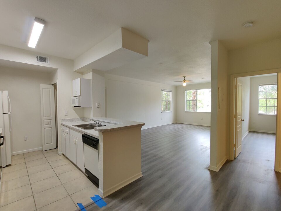 17104 Carrington Park Dr in Tampa, FL - Building Photo