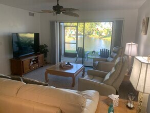 1100 Capri Isles Blvd, Unit Seasonal Rental-Condo in Venice, FL - Building Photo - Building Photo