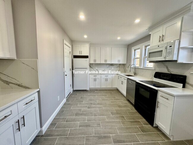 113 Lanark Rd, Unit 1F in Boston, MA - Building Photo - Building Photo
