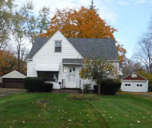 1388 Beechcrest St NW in Warren, OH - Building Photo