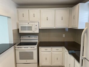 719 Lori Dr in Palm Springs, FL - Building Photo - Building Photo