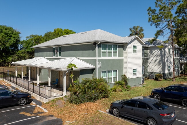 Valencia Park Apartments in Orlando, FL - Foto de edificio - Building Photo