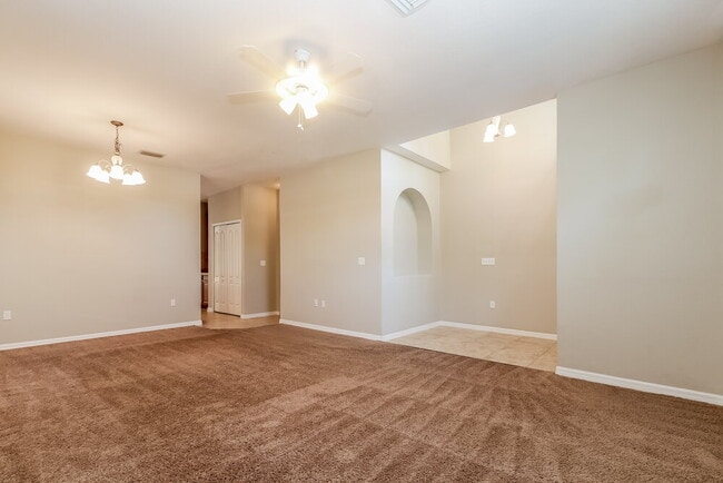 11856 Colony Lakes Blvd in New Port Richey, FL - Foto de edificio - Building Photo