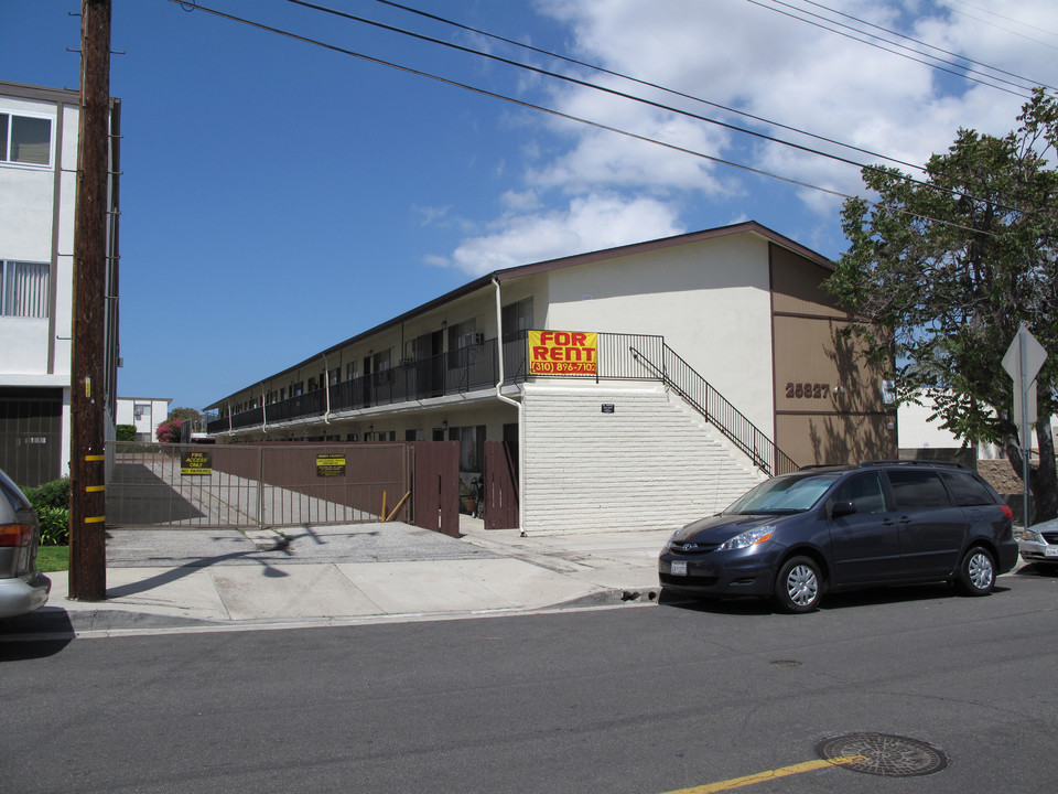 25827 Oak St in Lomita, CA - Building Photo