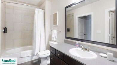 3501 Ross Ave, Unit 1086 in Dallas, TX - Foto de edificio - Building Photo