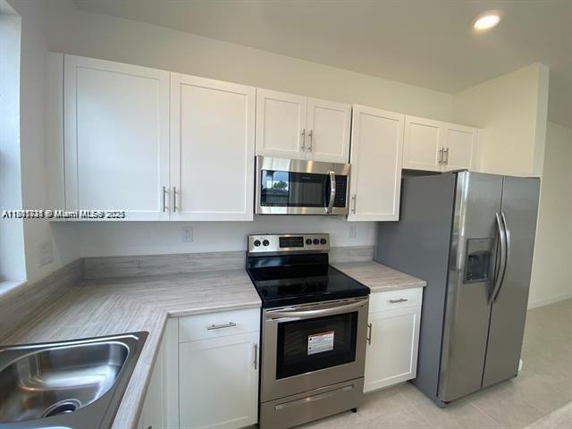 575 NE 208th Ter in Miami, FL - Building Photo - Building Photo