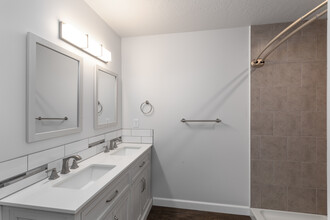 6th & Pines Townhomes in Spokane Valley, WA - Foto de edificio - Interior Photo