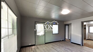 1017 E Spruce St in Yakima, WA - Building Photo - Building Photo