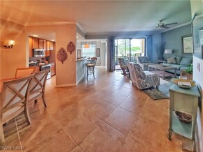9844 Venezia Cir in Naples, FL - Foto de edificio - Building Photo