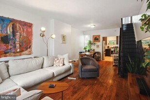 2651 Agate St in Philadelphia, PA - Building Photo