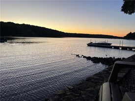 8 Woodsia Rd in Narragansett, RI - Building Photo