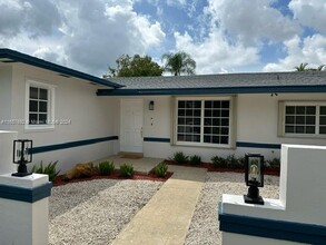 12200 SW 119th Pl in Miami, FL - Building Photo - Building Photo