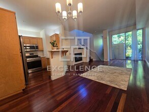 1035 Esparanza Way in San Jose, CA - Building Photo - Building Photo