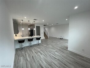 7630 Rockefeller Dr in Naples, FL - Foto de edificio - Building Photo