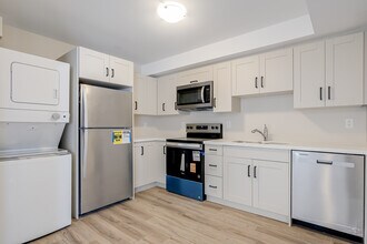 64 Collete Crescent in Barrie, ON - Building Photo - Building Photo