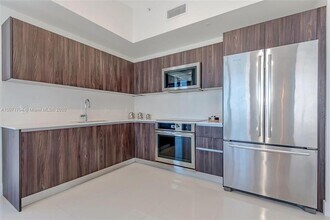 2960 NE 207th St in Aventura, FL - Building Photo - Building Photo