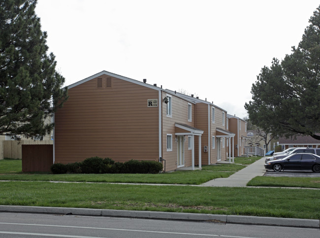 Stonehedge Place in Longmont, CO - Building Photo - Building Photo