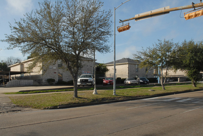 Century Apartments in Houston, TX - Building Photo - Building Photo