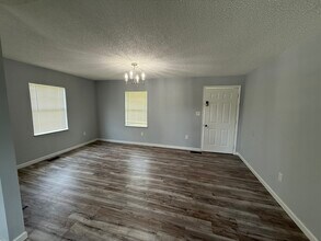 3028 Toms Way, Unit 2 in Kodak, TN - Building Photo - Building Photo