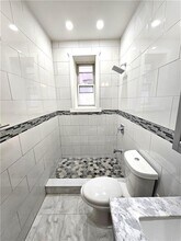 387 E 96th St-Unit -4 in Brooklyn, NY - Foto de edificio - Building Photo