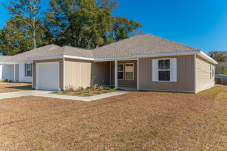 695 S 11th St in Defuniak Springs, FL - Building Photo - Building Photo