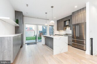 2058 E Susquehanna Ave in Philadelphia, PA - Building Photo - Building Photo