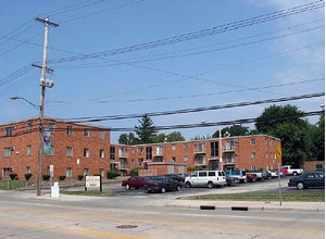 Highland Manor Apartments in Cleveland, OH - Building Photo - Building Photo