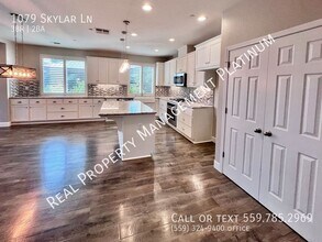 1079 Skylar Ln in Clovis, CA - Foto de edificio - Building Photo