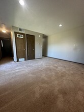 941 Emmons St in Hiawatha, IA - Building Photo - Building Photo