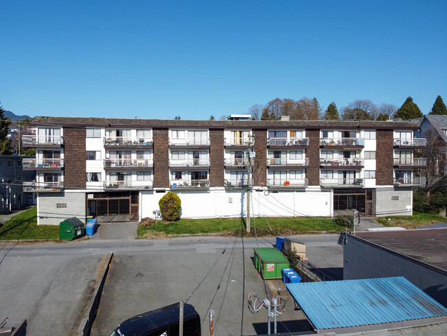 Inlet View Apartments in North Vancouver, BC - Building Photo - Building Photo