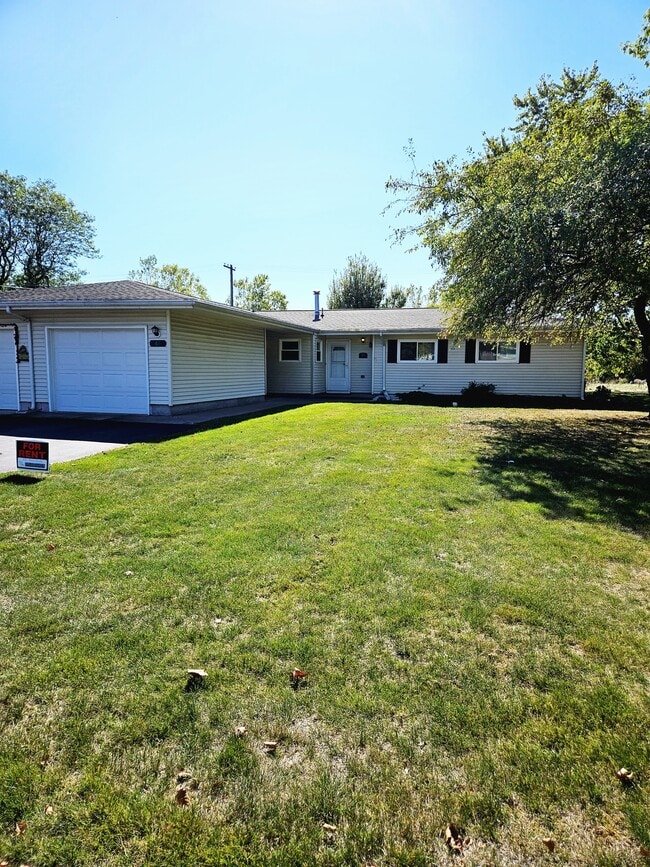 65 Steele Cir in Niagara Falls, NY - Building Photo - Building Photo