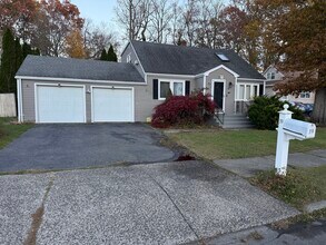 39 Tina Cir in Bridgeport, CT - Building Photo - Building Photo