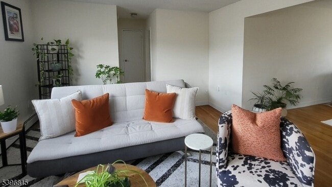 2467 NJ-10 in Morris Plains, NJ - Foto de edificio - Building Photo