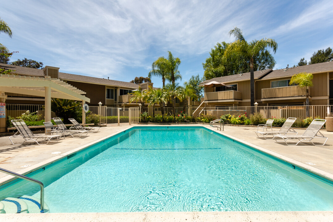 Aloma Apartments in Laguna Niguel, CA - Foto de edificio