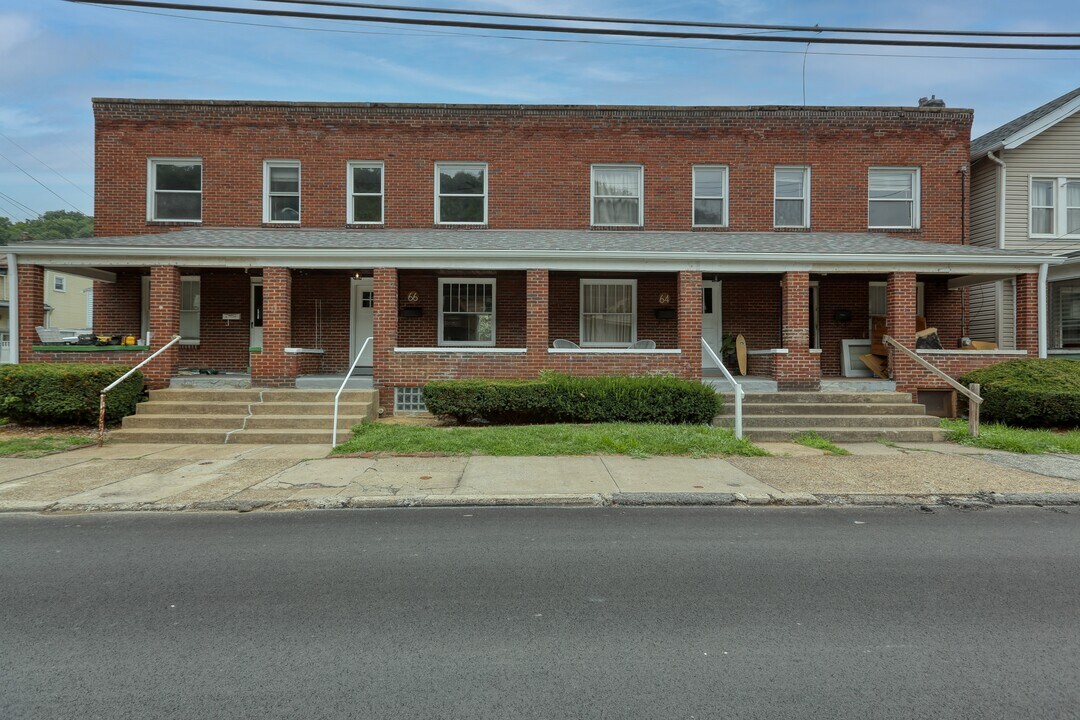 66 Dewey St in Etna, PA - Foto de edificio